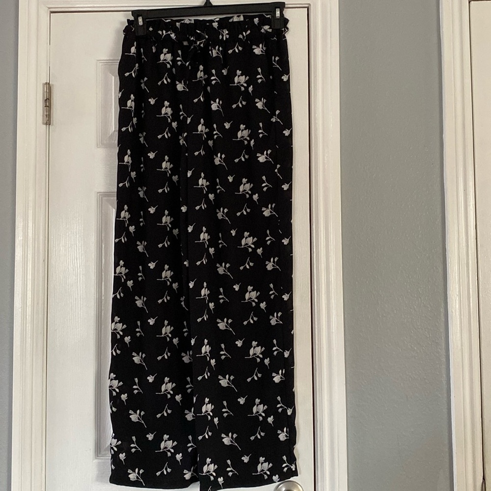 Xhiliration flowey floral pants
